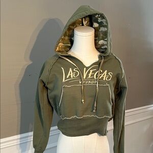 Green Las Vegas Cropped Camo Hoodie, Kangaroo Front Pockets